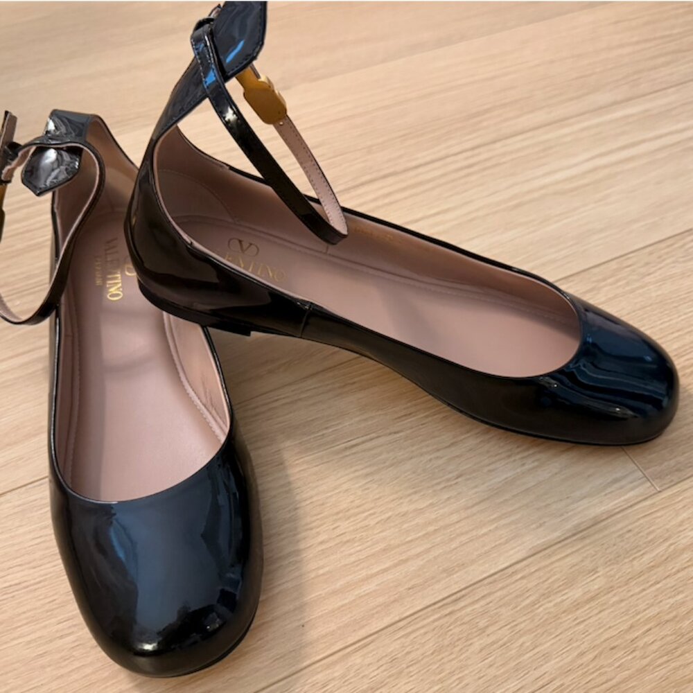 ✨ Valentino Garavani “Tango” Black Patent Flats – Brand New in Box  38.5/8.5